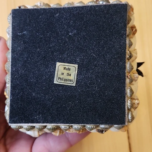 Sea Shell Box Trinkets Jewelry - Picture 9 of 12